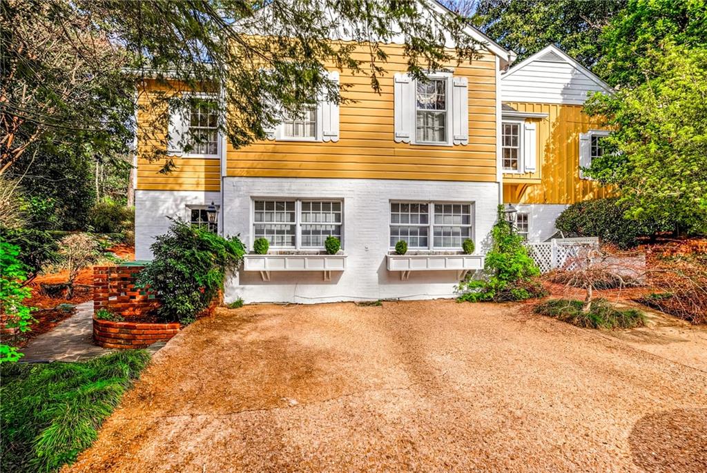 547 Spring Valley Road NW