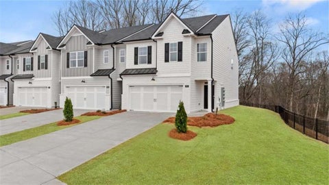 Townhouse For Sale - 225 Sound Circle<br/> Stockbridge, GA 30281