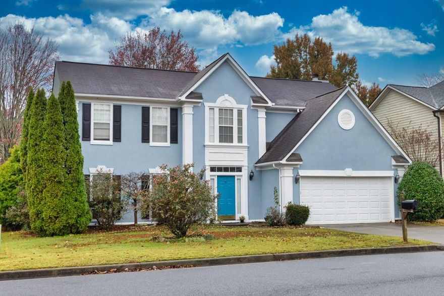 ** ALPHARETTA CORPORATE HOUSE FULLY FURNISHED **
 
** WATER, TRASH SERVICES, ELECTRIC, GAS, INTERNET SERVICES INCLUDED**
** MINIMAL LEASE IS OF SIX MONTHS **

The house fixtures full kitchen, fenced-in backyard, dining room, office on the main floor, a beautiful Owner's Suite with a private bathroom, and a living room full of comfy couches to relax and unwind. The living room comes equipped with a SMART TV so you can enjoy all of your favorite streaming apps like you're right at home! Our house has top brand appliances and it is fully furnished with one bedroom having a super king-size bed, two bedrooms with queen size beds each and one bedroom for a twin size bed.

The neighborhood is conveniently located smack dab in the middle of all of Alpharetta's finest shopping, dining, and great places to spend some downtime. Downtown Alpharetta which is famous for Smoke Jack's BBQ, City Center Tavern, and Jekyll Brewery is just a 5-minute drive from you.

Also, you are a short 10 minute drive from The Avalon (outside shopping mall where you can walk to everything!) featuring CRU Wine Bar, Barley Garden Beer Garden, El Felix Mexican, Vineyard Vines + 50 other cool spots.

Bonus Tip: If you end up eating dinner at The Avalon and have a sweet tooth, stop by an Atlanta favorite, Jeni's Splendid Ice Creams.

Don't feel like driving? You're a quick 5-minute walk from Windward Pkwy which is loaded with great places to grub. A personal favorite of mine is Wild Wing Cafe.