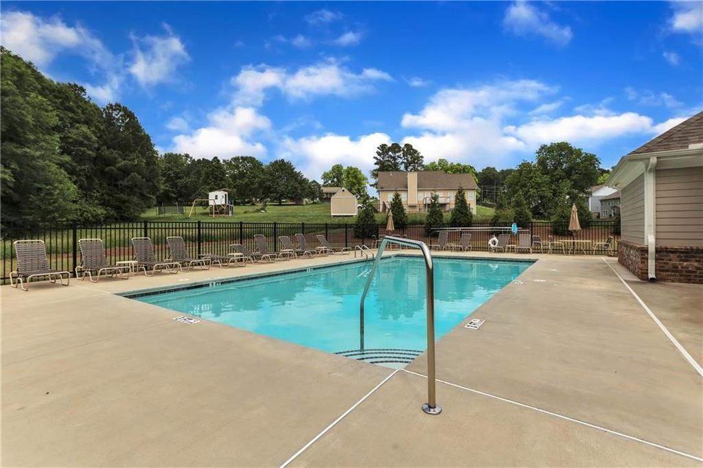 7036 Manchester Drive, Flowery Branch, Georgia image 5