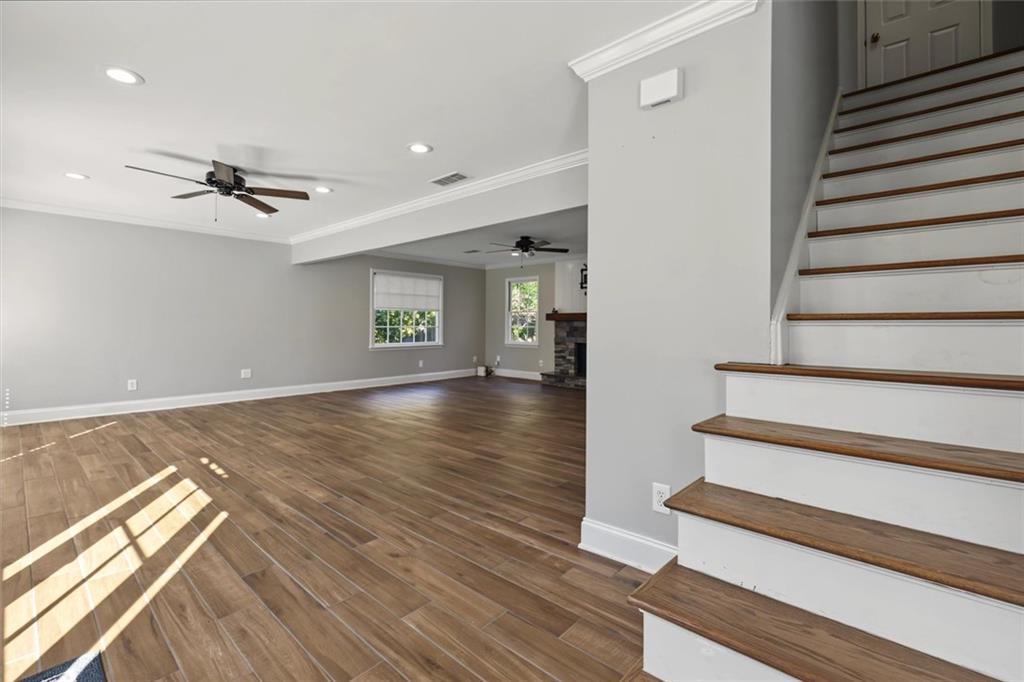 2554 Tanager Court NE
