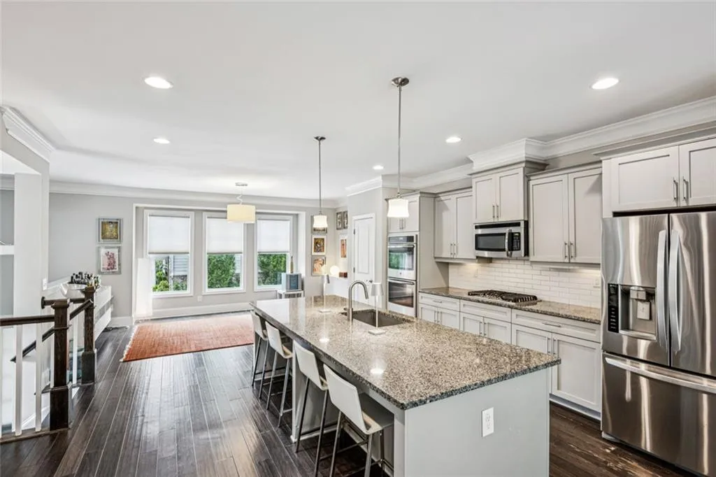 Atlanta, Georgia 30329, United States, 3 Bedrooms Bedrooms, ,4 BathroomsBathrooms,Residential,Active,216442