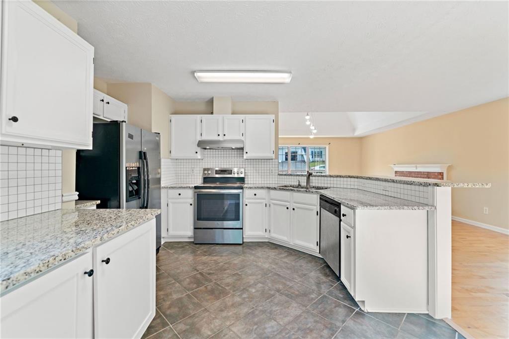 2114 Lindley Lane, Kennesaw, Georgia image 13