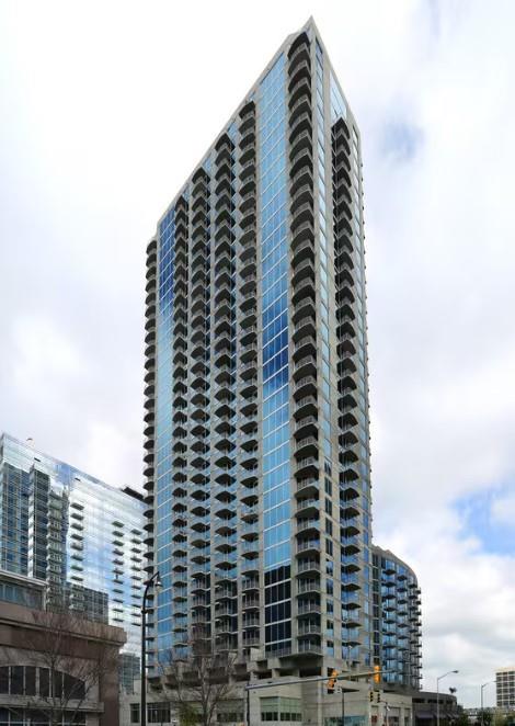 Unbelivable Views in this 2/2 Unit ! This is the Unit you have been waiting for! Floor to Ceiling windows with S and SW views! Skyline Bright with High Ceilings 10ft, Open floor plan, Spacious bedrooms with a view from every room. Split Bedroom plan, ideal for roommates. Sleek Kitchen with Stainless appliances. Washer/Dryer, Built in Desk with additional overhead storage, Light and Bright, Tons of Amenities. 24/7 Concierge, Huge Pool, Clubhouse area, Barbeque area , Media room, Business Center and Fenced in Doggie park and so much more. Easy walk to restaurants, shops and MARTA. Mercedes Benz Stadium, Aquarium, Centennial Park, GA Tech. Publix/Whole Foods and Trader Joe's are minutes away.