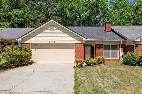 Townhouse For Sale - 6190 Douglas Manor Court<br/> Douglasville, GA 30134