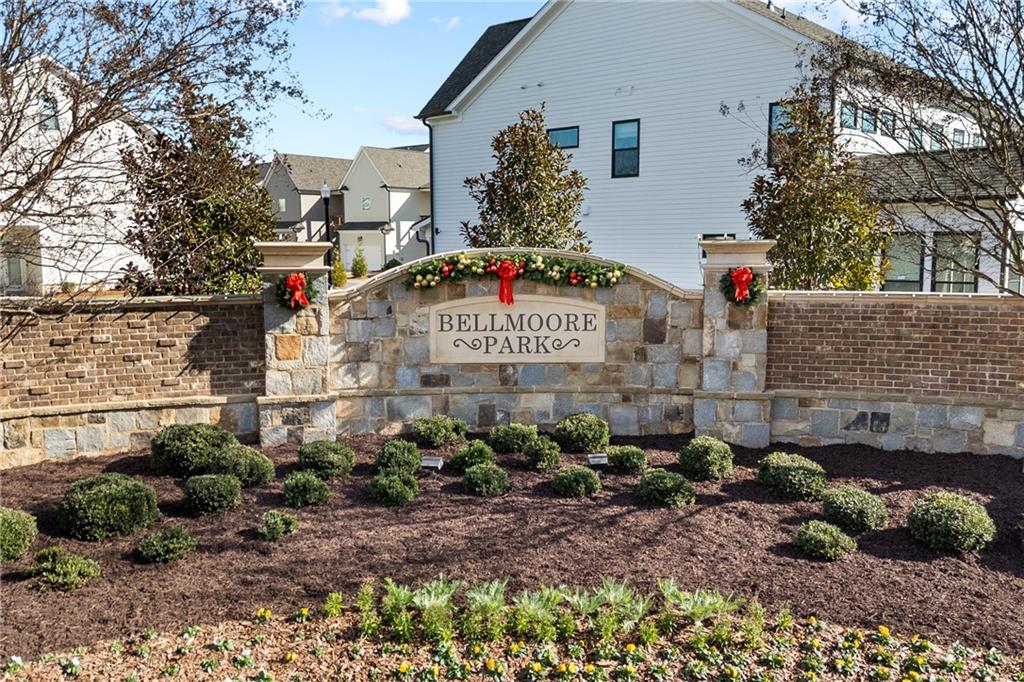 560 Hannaford Walk