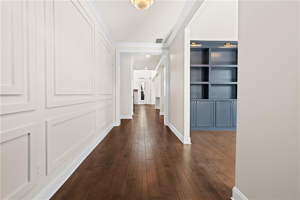 560 Hannaford Walk