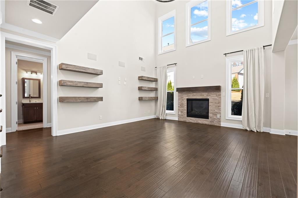 560 Hannaford Walk