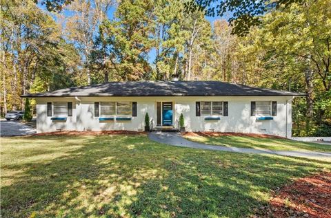 Photo of 2150 Azalea Circle, Decatur, GA 30033 (MLS # 7766942)