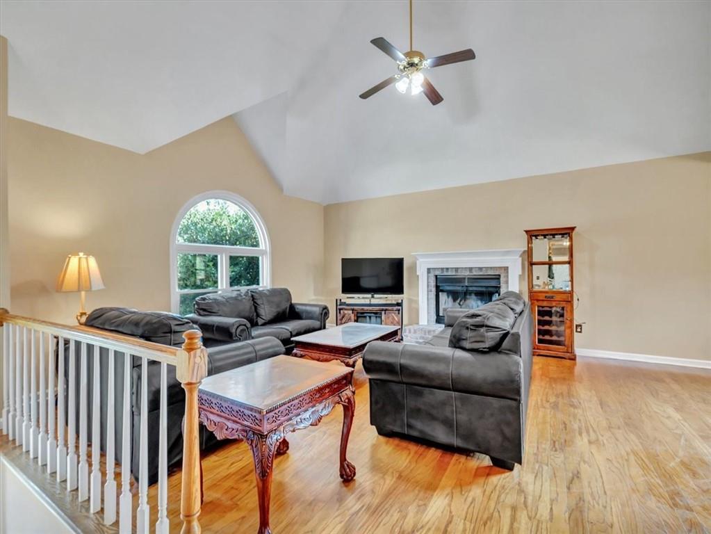 2220 Ellen Lane