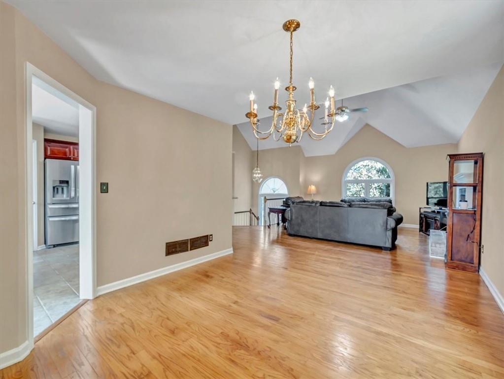 2220 Ellen Lane