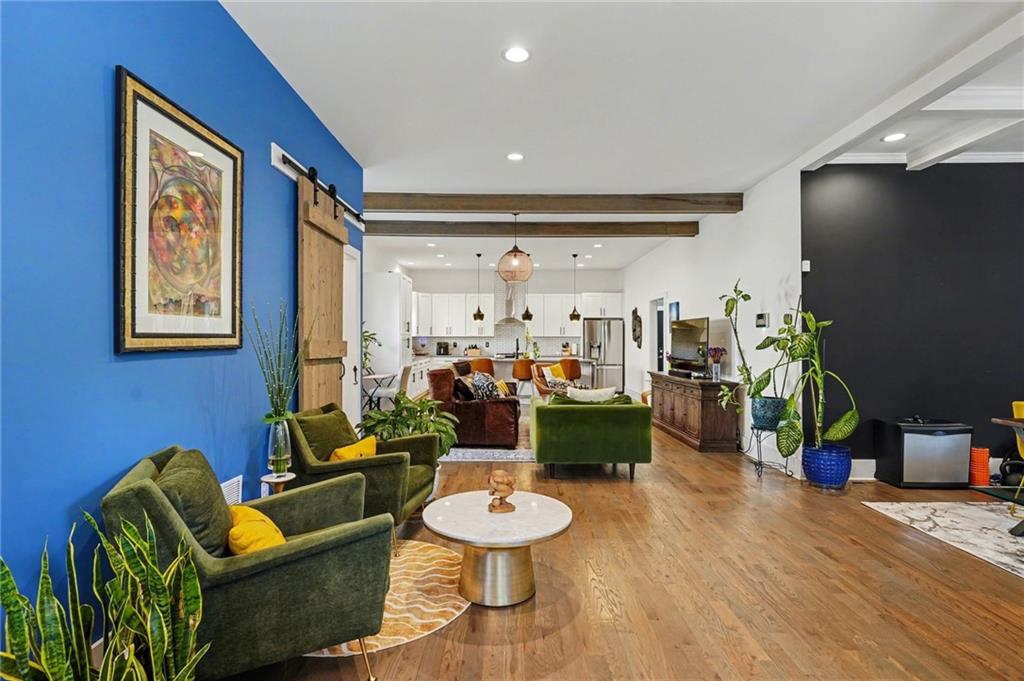 325 Sisson Avenue NE