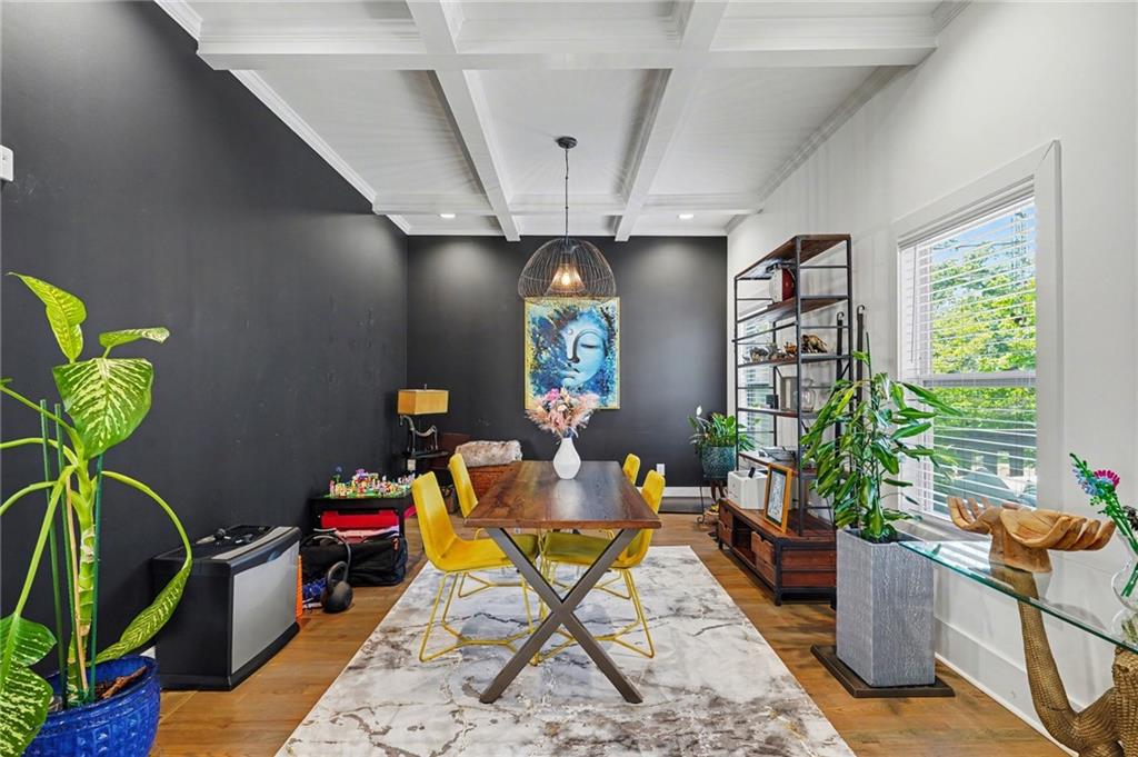 325 Sisson Avenue NE