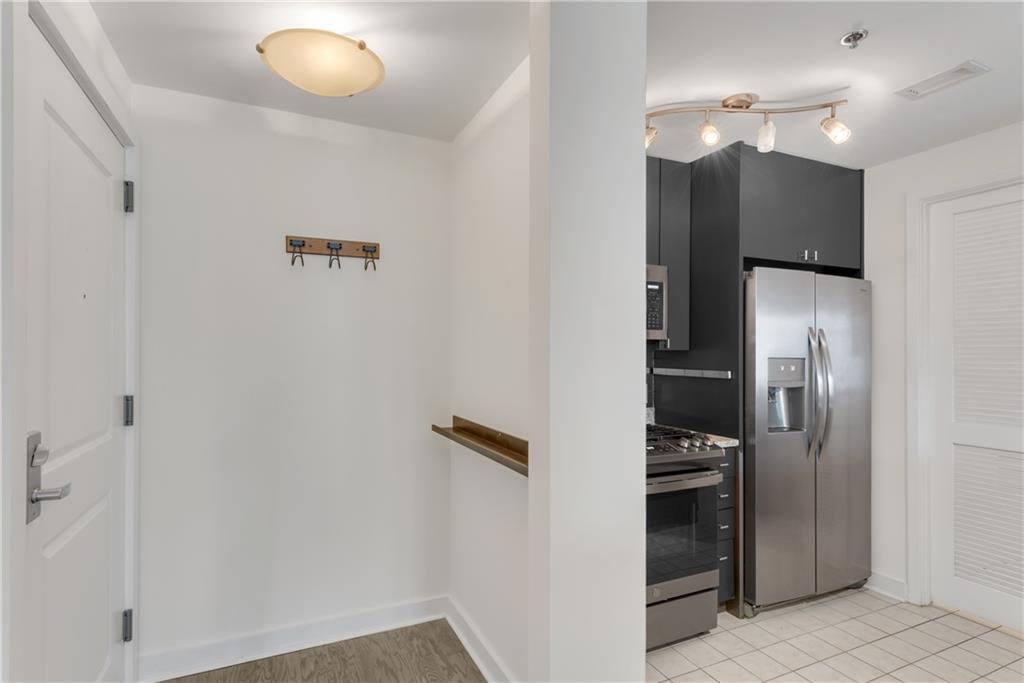 3338 Peachtree Road NE 1706