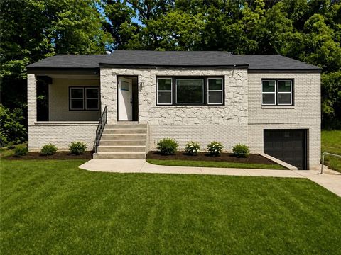 Homes For Sale - 1680 Brewer Boulevard<br/> Atlanta, GA 30310