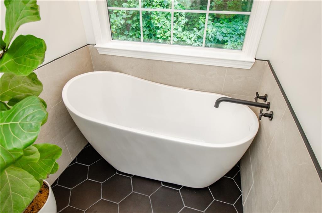 Northbrook Square - Residential Lease