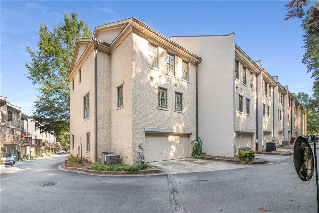 102 Knob Hills Circle