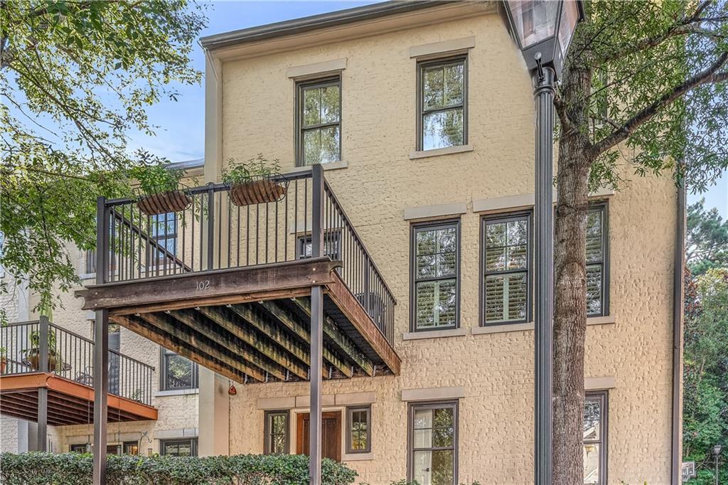 102 Knob Hills Circle