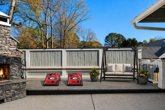 547 CENTER Road SE