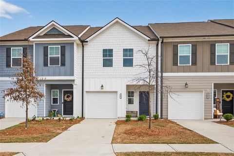 Townhouse For Sale - 173 Buckingham Lane<br/> Hoschton, GA 30548