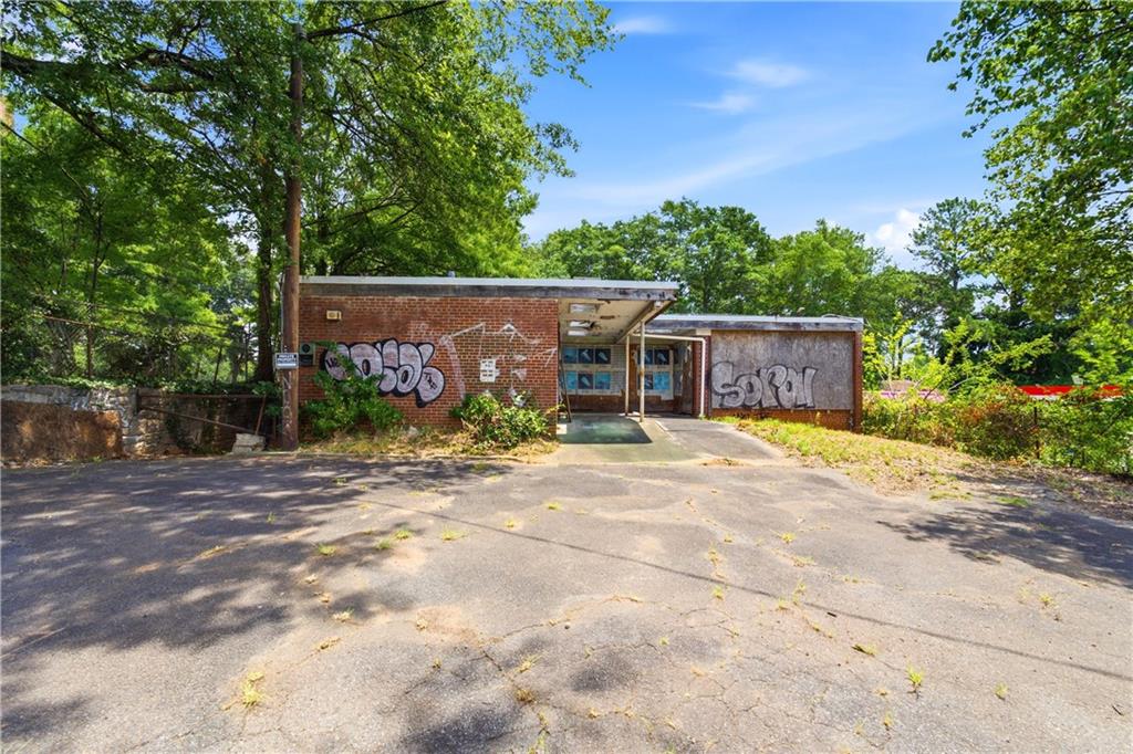 319 West Lake Avenue