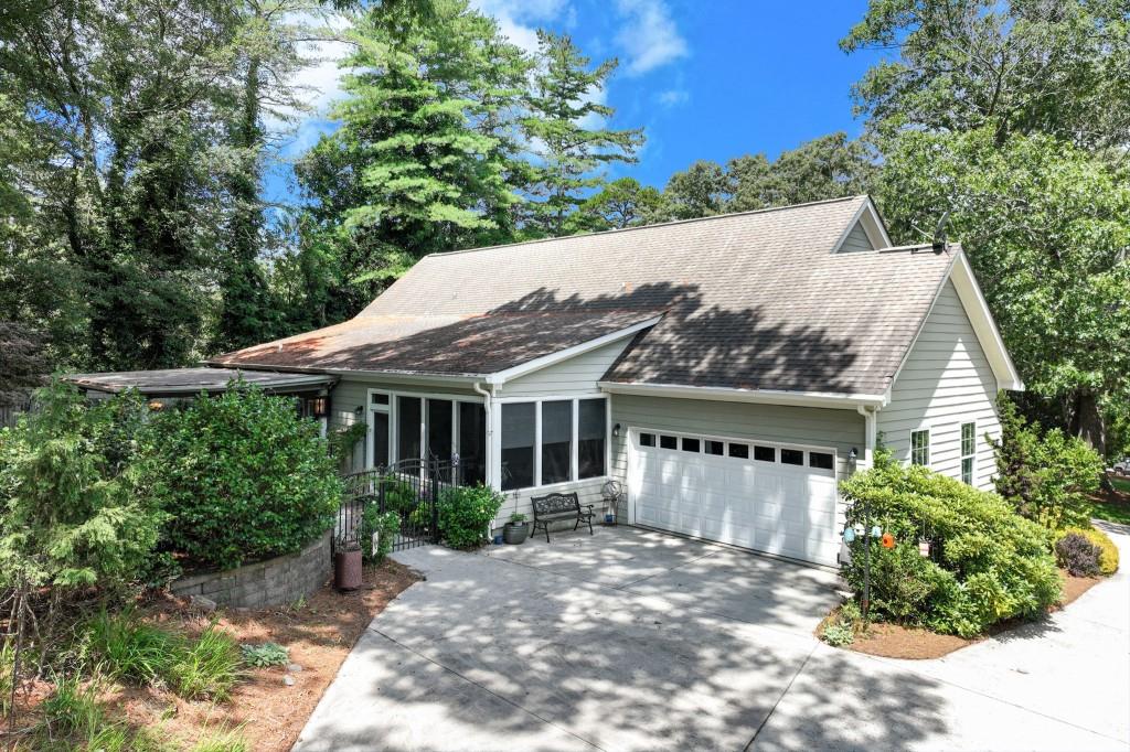 345 Hollywood Circle NW