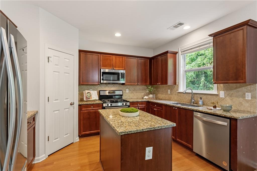 1511 Justine Way SE