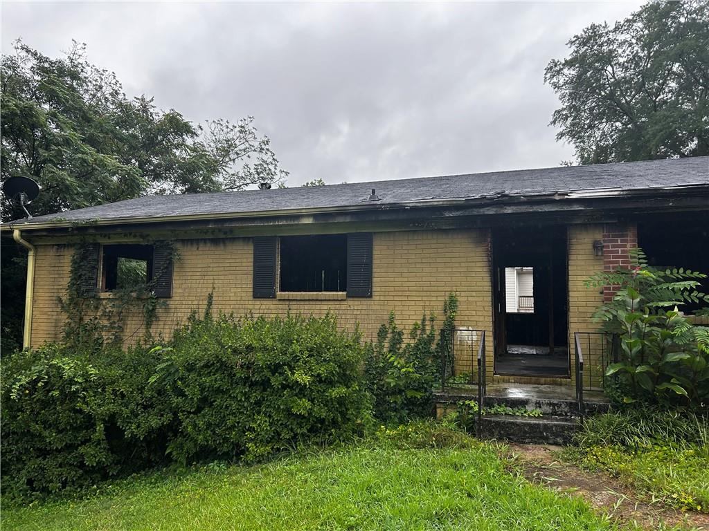 Property has fire damage. It's cleanedup and ready to remodel. Please use CAUTION while entering.
Full basement of 1080 sqft with walkout entrance. Upstairs 1080 sqft and Basement is additional 1080 sqft.
Blank Canvas. Ready to bring to life! Please sign 'Hold Harmless' Waiver to view. No BLIND offers! Must view to make an offer.