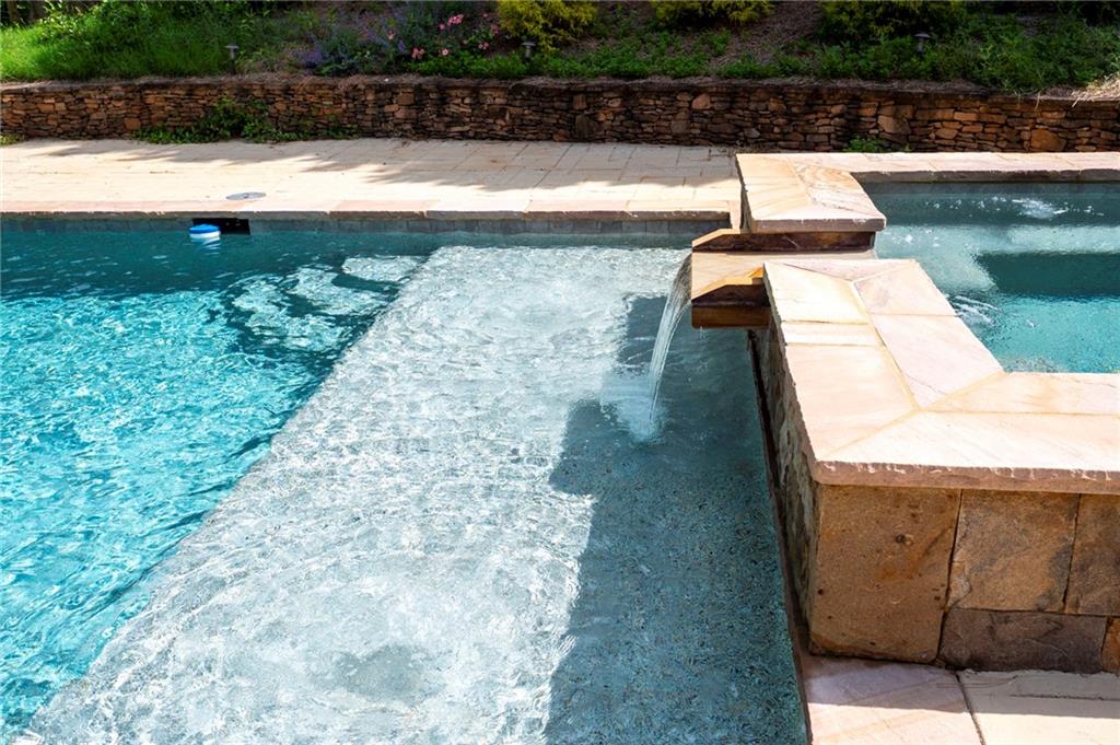 355 Clark Creek Pass