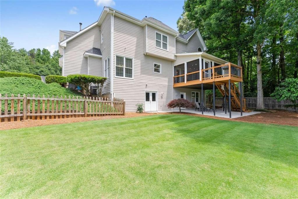 1332 Napier Close