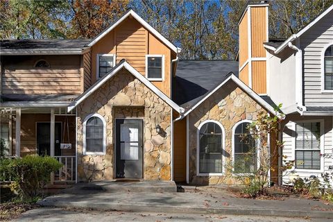 Townhouse For Sale - 840 Brandy Oaks Lane<br/> Stone Mountain, GA 30088