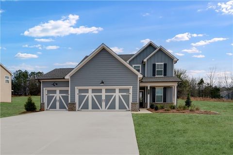 Homes For Sale - 1011 Reagan Drive<br/> Madison, GA 30650