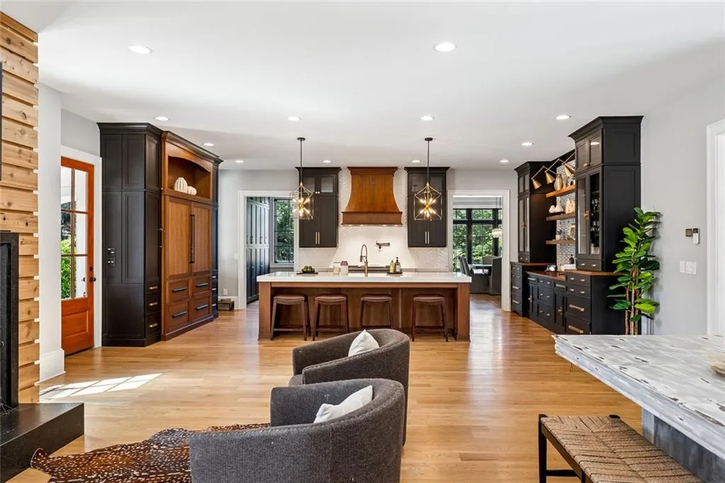 Canton, Georgia 30115, United States, 8 Bedrooms Bedrooms, ,9 BathroomsBathrooms,Residential,Active,170210