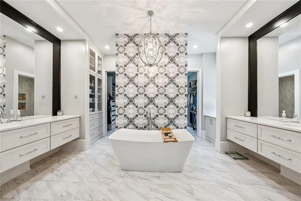 Canton, Georgia 30115, United States, 8 Bedrooms Bedrooms, ,9 BathroomsBathrooms,Residential,Active,170210