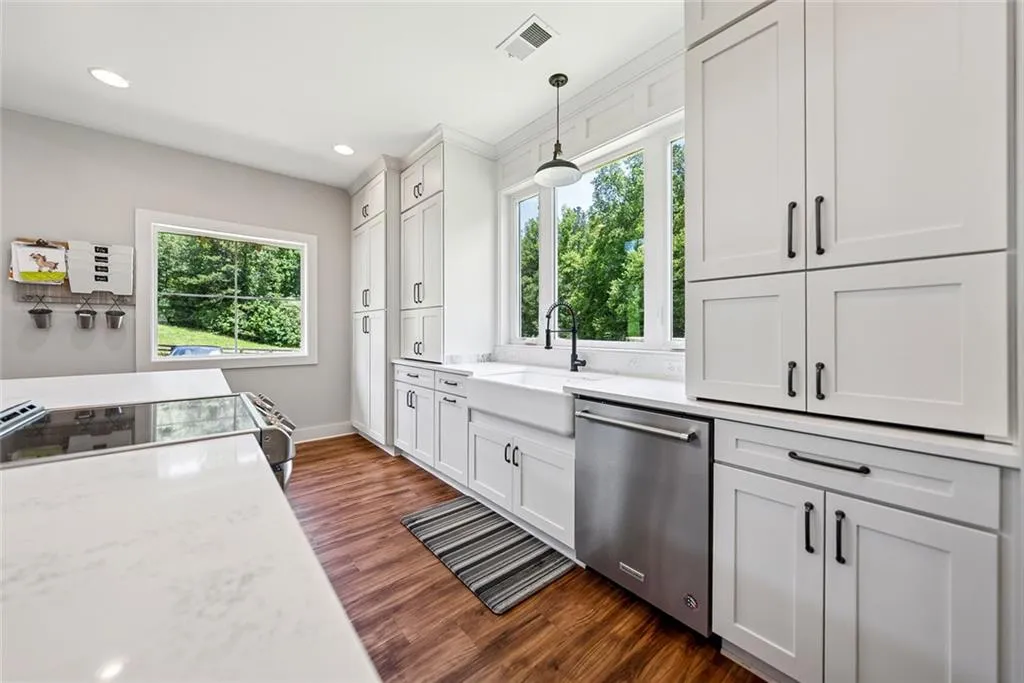 Canton, Georgia 30115, United States, 8 Bedrooms Bedrooms, ,9 BathroomsBathrooms,Residential,Active,170210