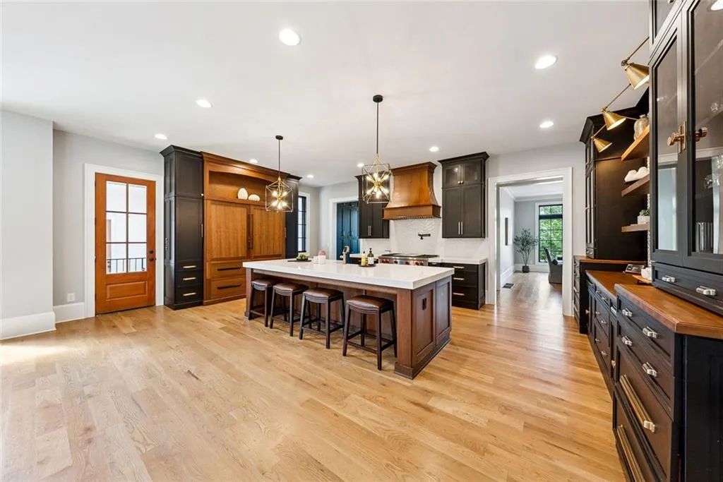 Canton, Georgia 30115, United States, 8 Bedrooms Bedrooms, ,9 BathroomsBathrooms,Residential,Active,170210