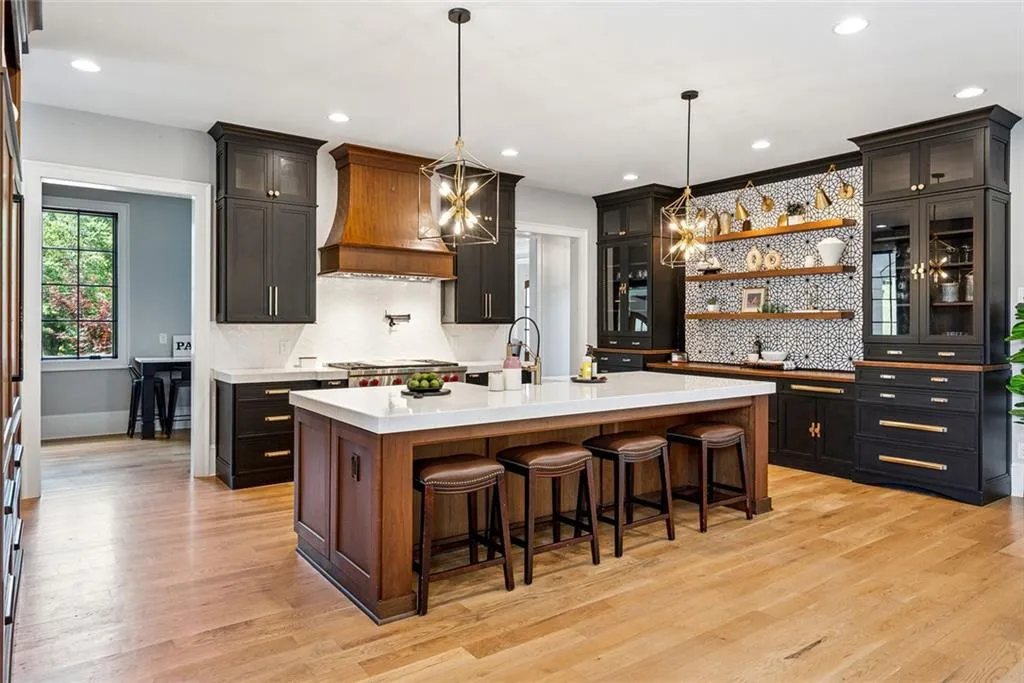 Canton, Georgia 30115, United States, 8 Bedrooms Bedrooms, ,9 BathroomsBathrooms,Residential,Active,170210