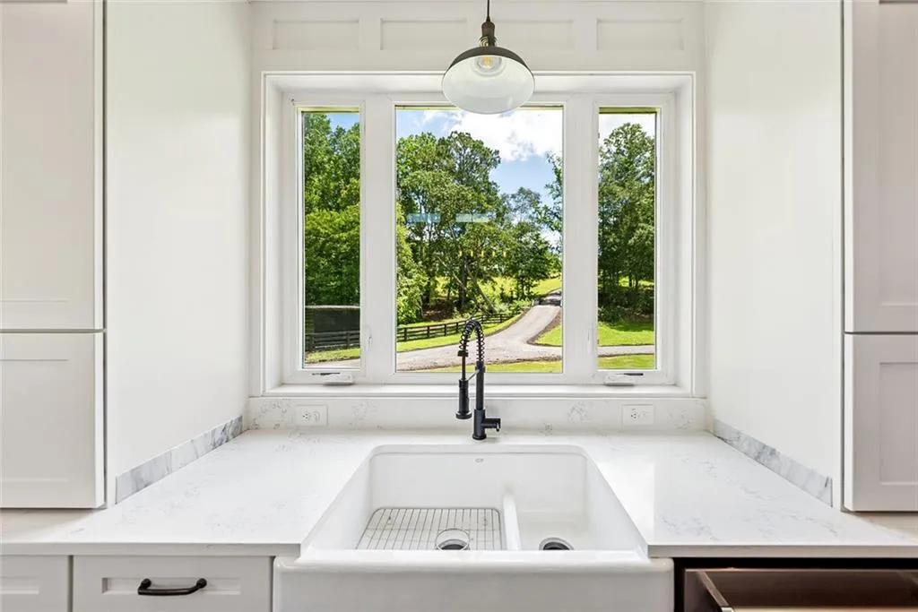 Canton, Georgia 30115, United States, 8 Bedrooms Bedrooms, ,9 BathroomsBathrooms,Residential,Active,170210