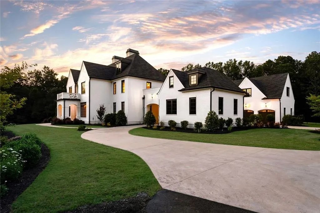 Canton, Georgia 30115, United States, 8 Bedrooms Bedrooms, ,9 BathroomsBathrooms,Residential,Active,170210