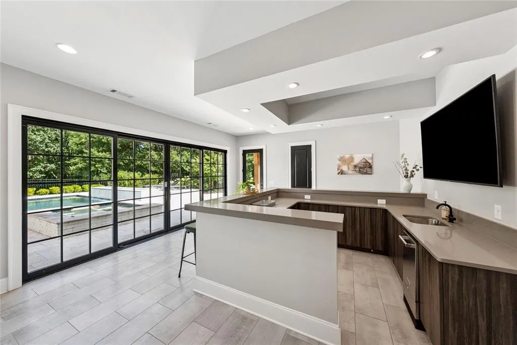 Canton, Georgia 30115, United States, 8 Bedrooms Bedrooms, ,9 BathroomsBathrooms,Residential,Active,170210