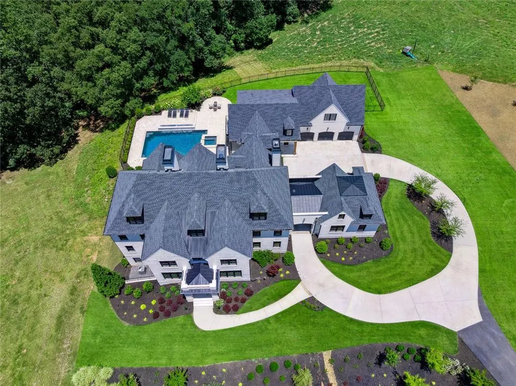 Canton, Georgia 30115, United States, 8 Bedrooms Bedrooms, ,9 BathroomsBathrooms,Residential,Active,170210