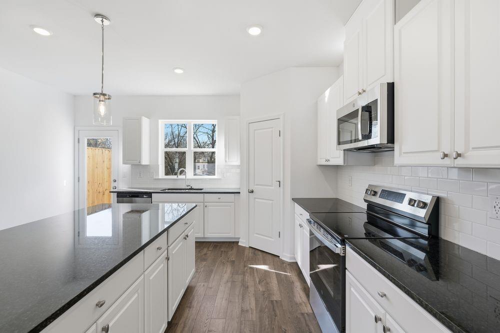 5704 Schelton Place SE