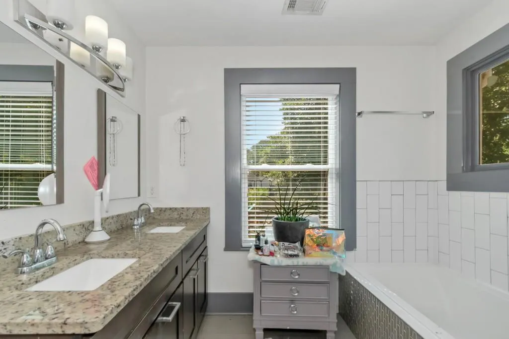 Atlanta, Georgia 30311, United States, 5 Bedrooms Bedrooms, ,4 BathroomsBathrooms,Residential,Active,40250