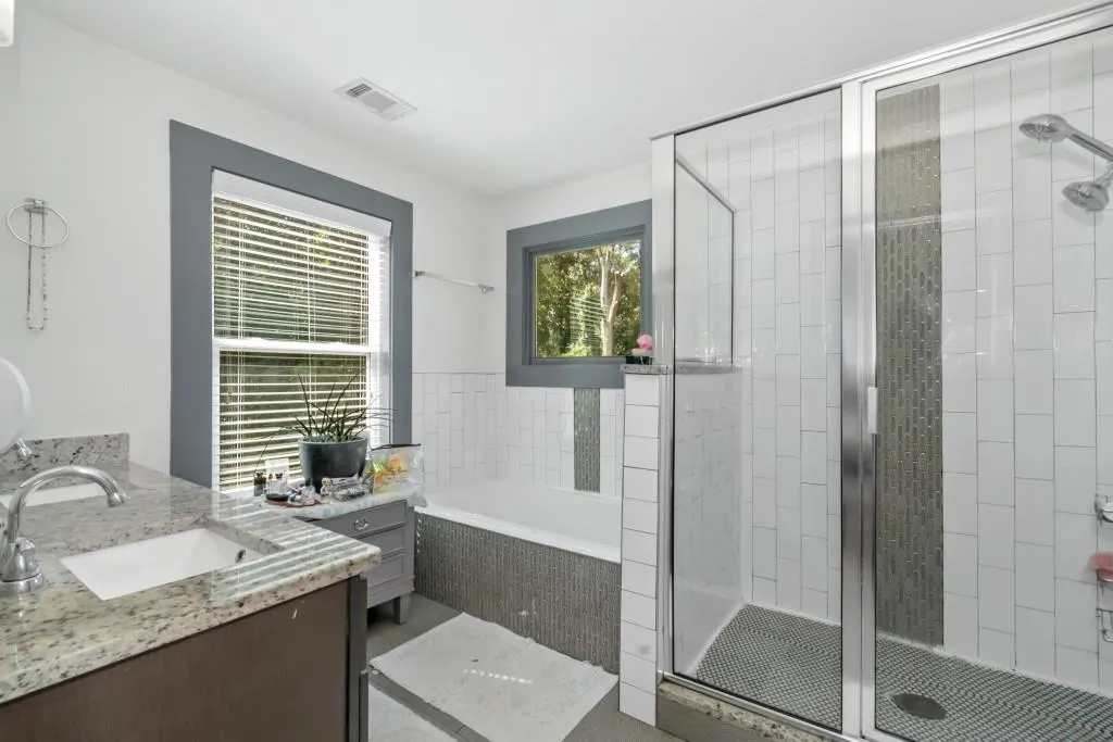 Atlanta, Georgia 30311, United States, 5 Bedrooms Bedrooms, ,4 BathroomsBathrooms,Residential,Active,40250