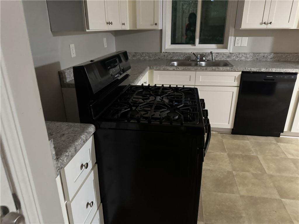 8229 Queens Drive, Jonesboro, Georgia image 2