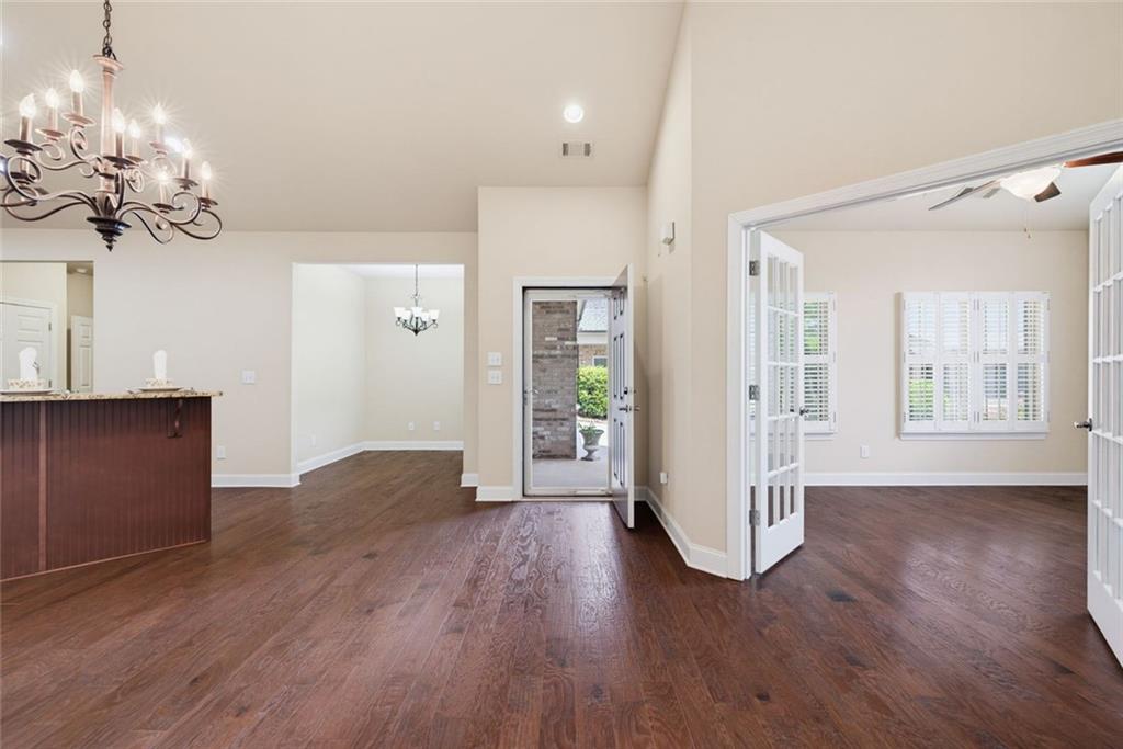 6129 Brookhaven Circle