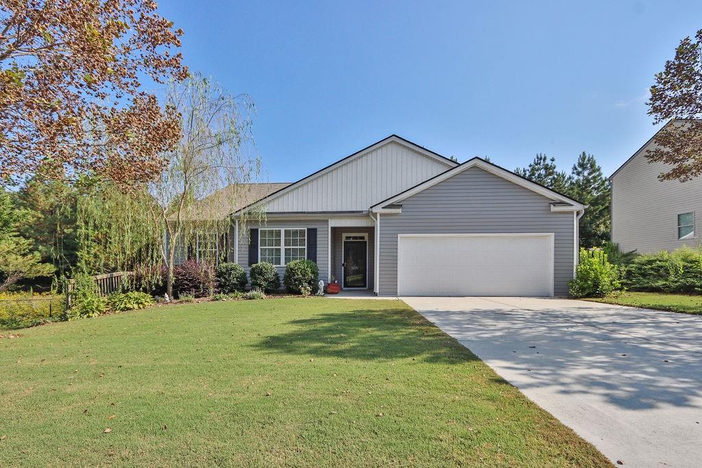 Step inside and fall in love with this 4-bedroom, 2-bath home that offers all the space and comfort your family has been looking for. With plenty of living space, BRAND new carpet throughout, and a large fenced-in backyard, perfect for pets and outdoor fun! This home truly has it all.
Come see for yourself how inviting and move-in ready home is! We'd love to show you around!