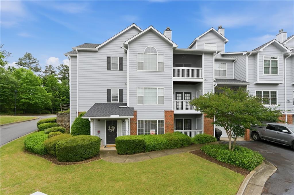 812 Vinings Forest Lane SE