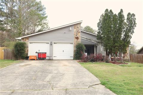 Homes For Sale - 9396 Forest Knoll Drive<br/> Jonesboro, GA 30238