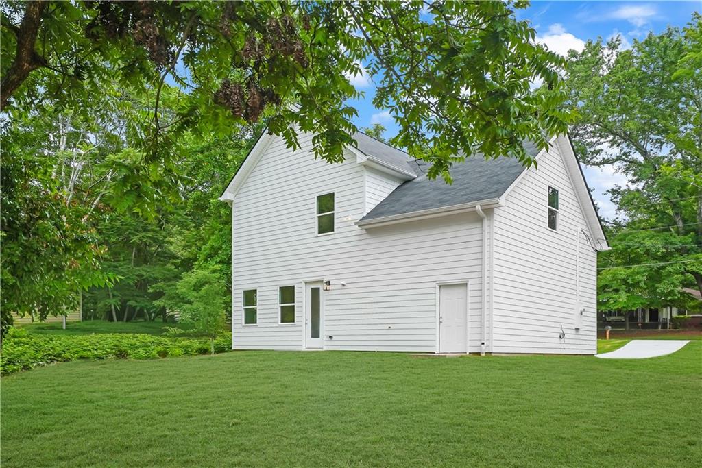 154 Stanhope Circle NW